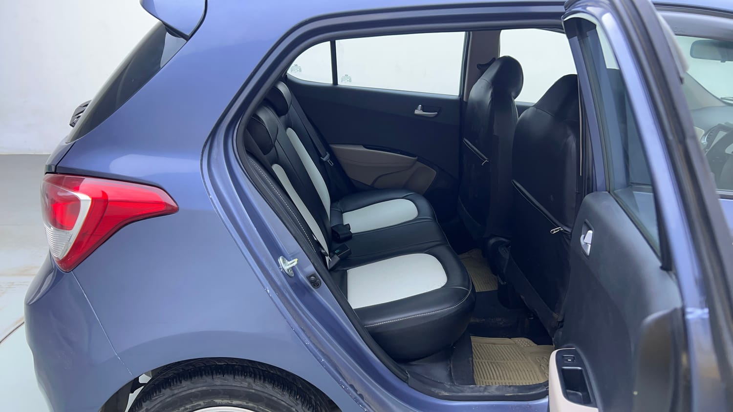 Used 2017 Hyundai Grand i10 Asta AT 1.2 Kappa VTVT (O) Petrol Automatic interior RIGHT SIDE REAR DOOR CABIN VIEW