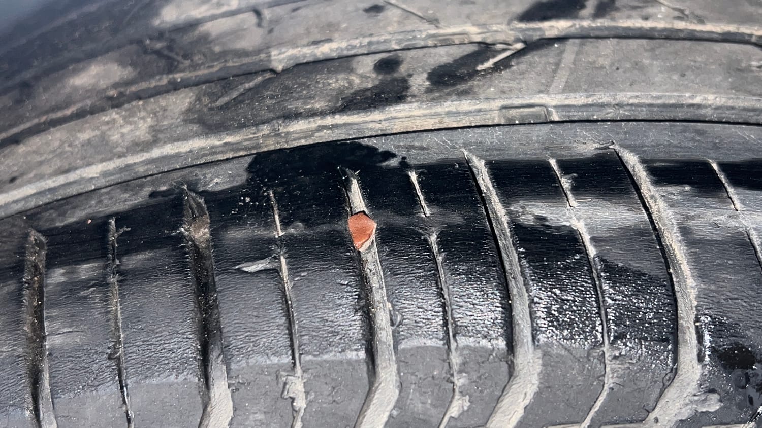 Used 2024 Volkswagen Virtus Topline 1.0 TSI AT Petrol Automatic tyres RIGHT FRONT TYRE TREAD VIEW
