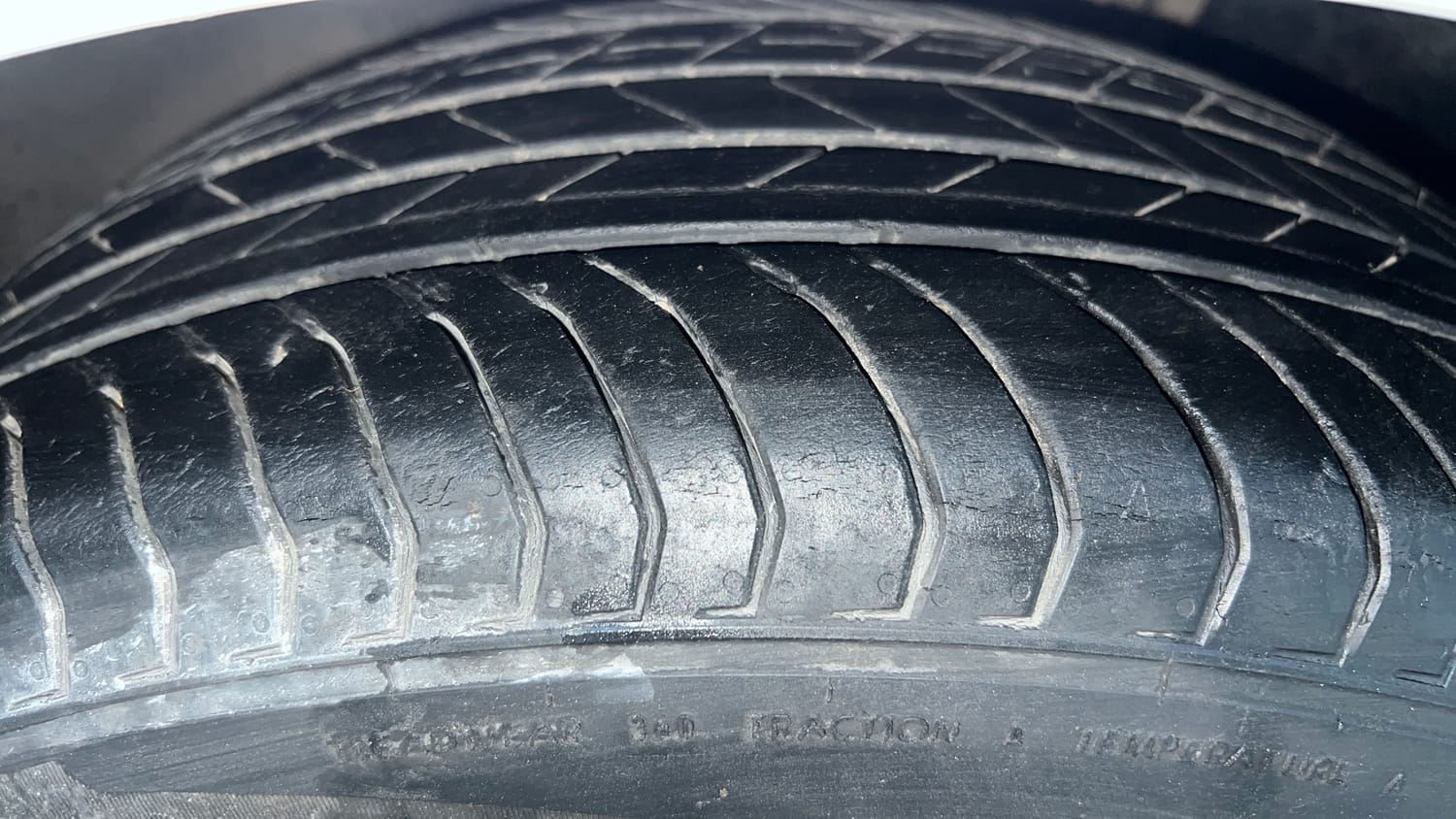 Used 2022 Skoda Slavia Ambition 1.0L TSI AT Petrol Automatic tyres LEFT FRONT TYRE TREAD VIEW