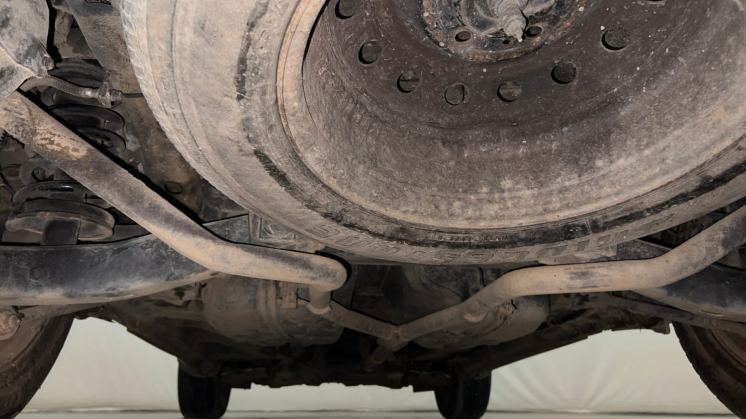 Used 2016 Mahindra XUV500 W10 AT Diesel Automatic extra REAR UNDERBODY VIEW (TAKEN FROM REAR)