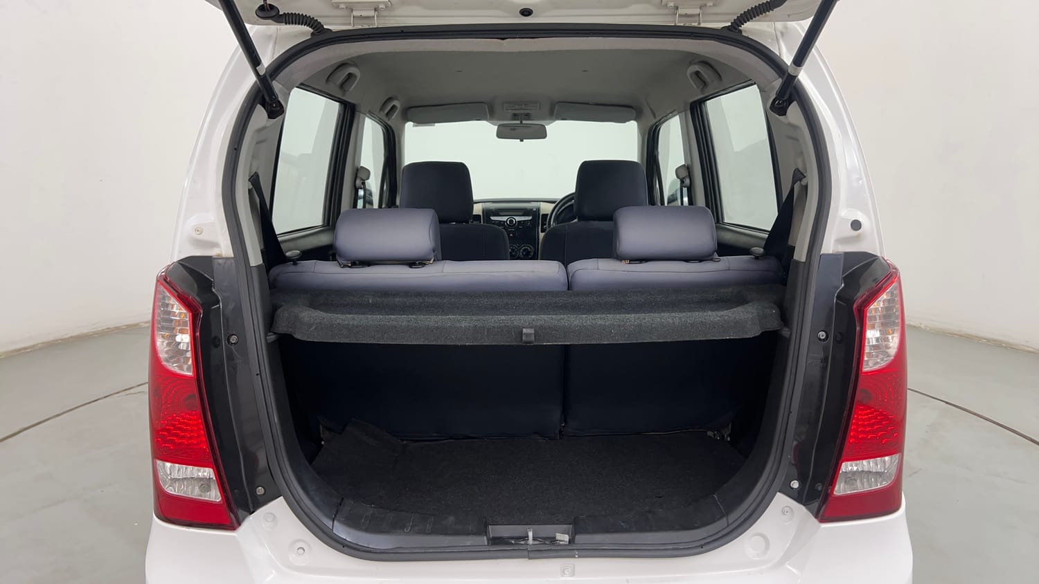 Used 2017 Maruti Suzuki Wagon R 1.0 VXI AMT Petrol Automatic interior DICKY INSIDE VIEW
