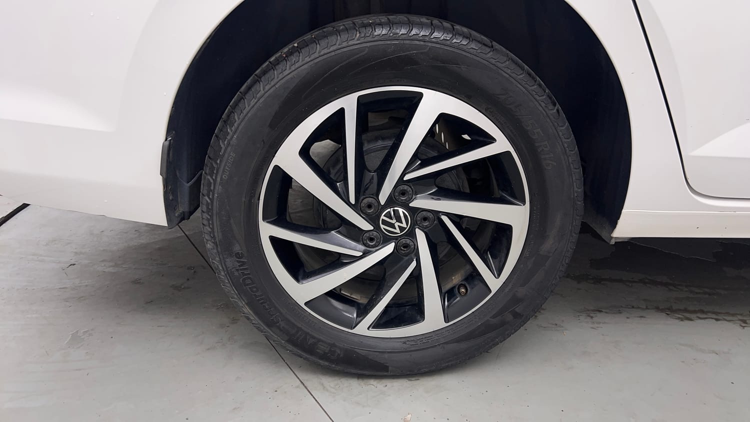 Used 2024 Volkswagen Virtus Topline 1.0 TSI AT Petrol Automatic tyres RIGHT REAR TYRE RIM VIEW