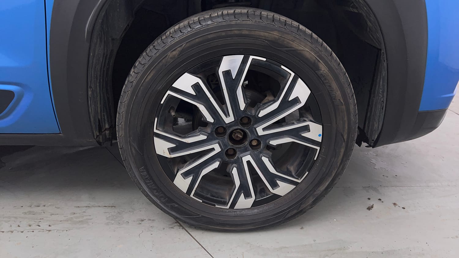 Used 2023 Renault Kiger RXZ 1.0 Turbo MT Dual Tone Petrol Manual tyres RIGHT FRONT TYRE RIM VIEW