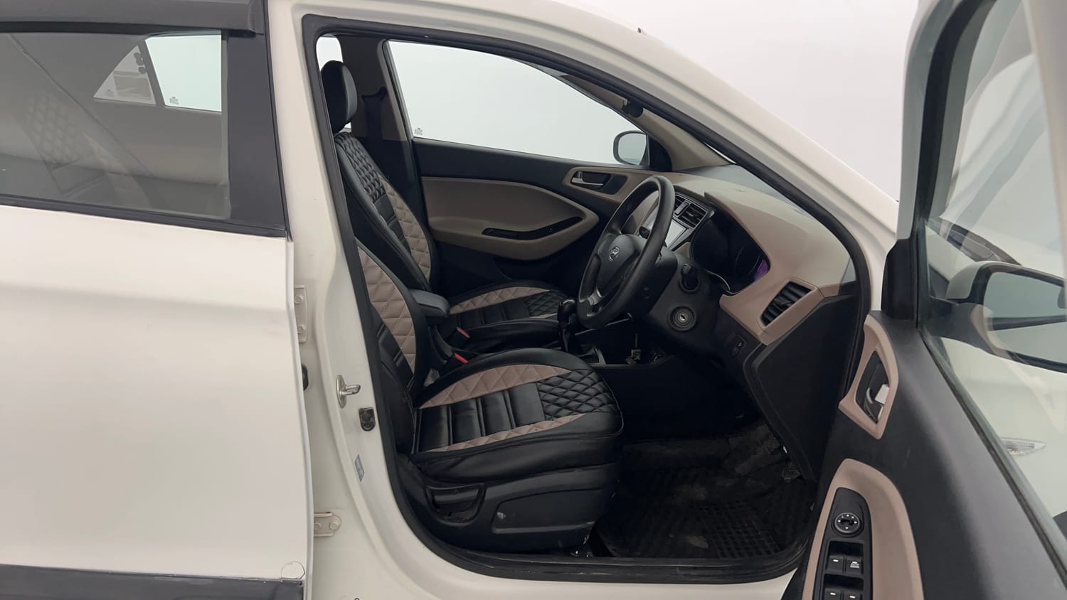 Used 2018 Hyundai Elite i20 Magna Executive 1.2 Petrol Manual interior RIGHT SIDE FRONT DOOR CABIN VIEW