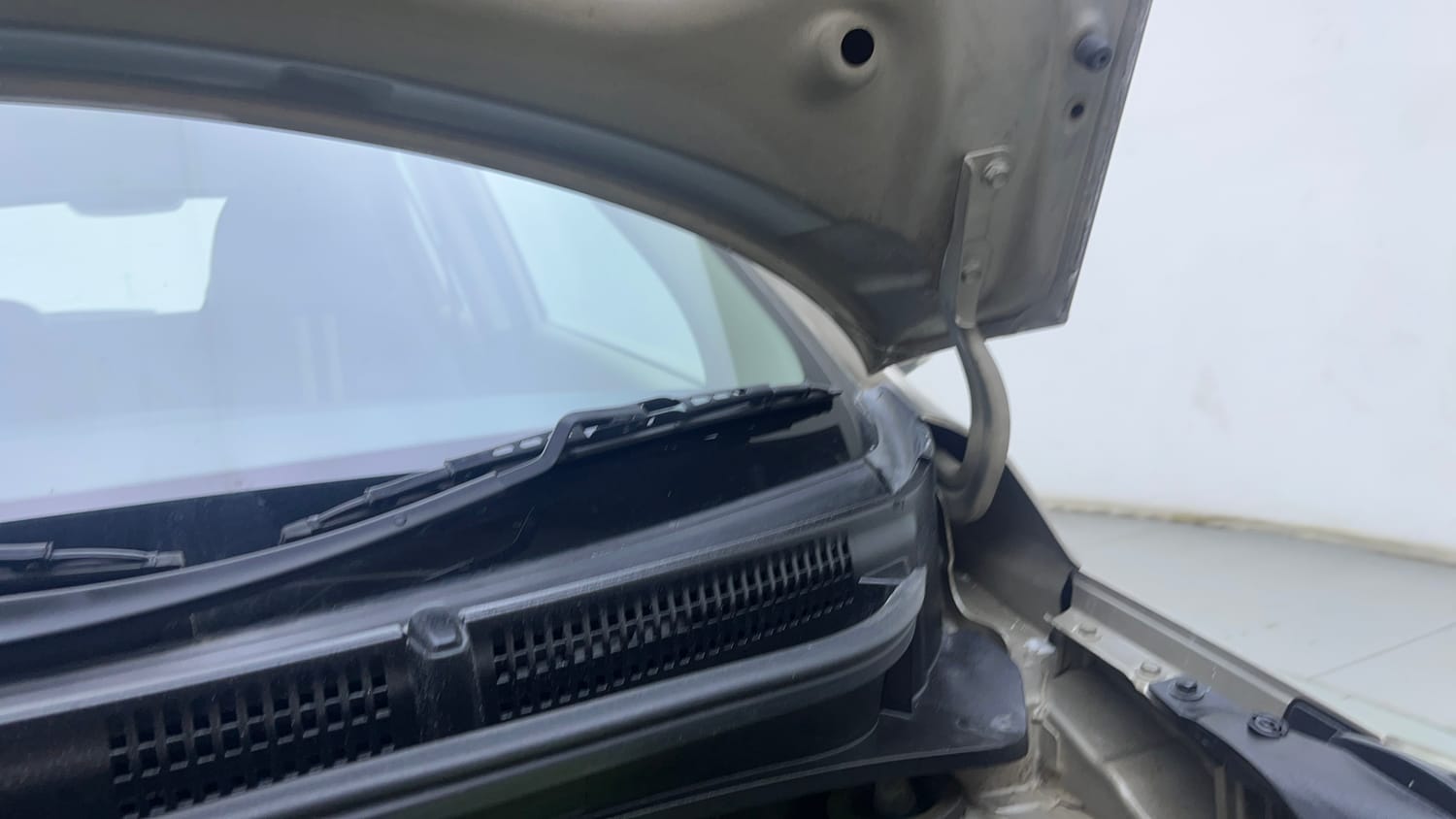 Used 2019 Hyundai Santro Asta Petrol Manual engine ENGINE LEFT SIDE HINGE & APRON VIEW