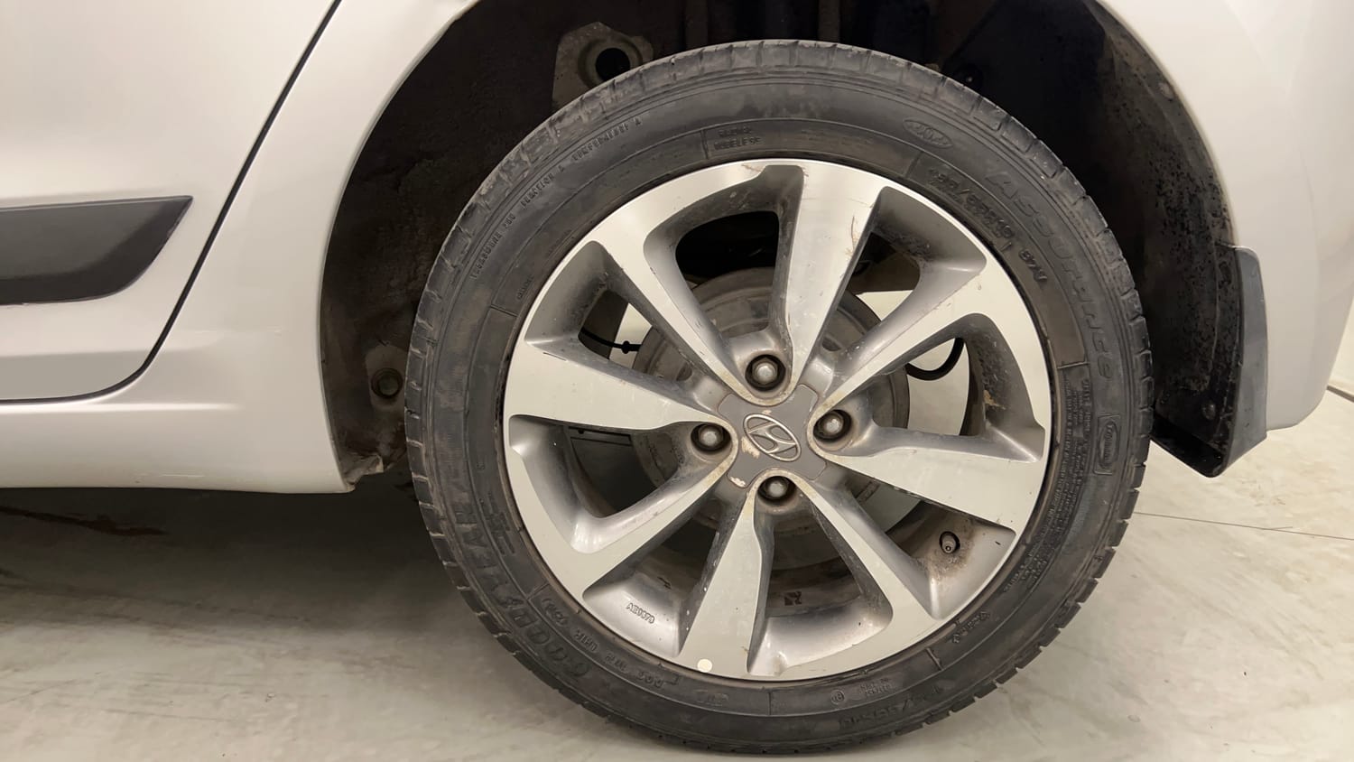 Used 2018 Hyundai Elite i20 Asta 1.2 (O) Petrol Manual tyres LEFT REAR TYRE RIM VIEW