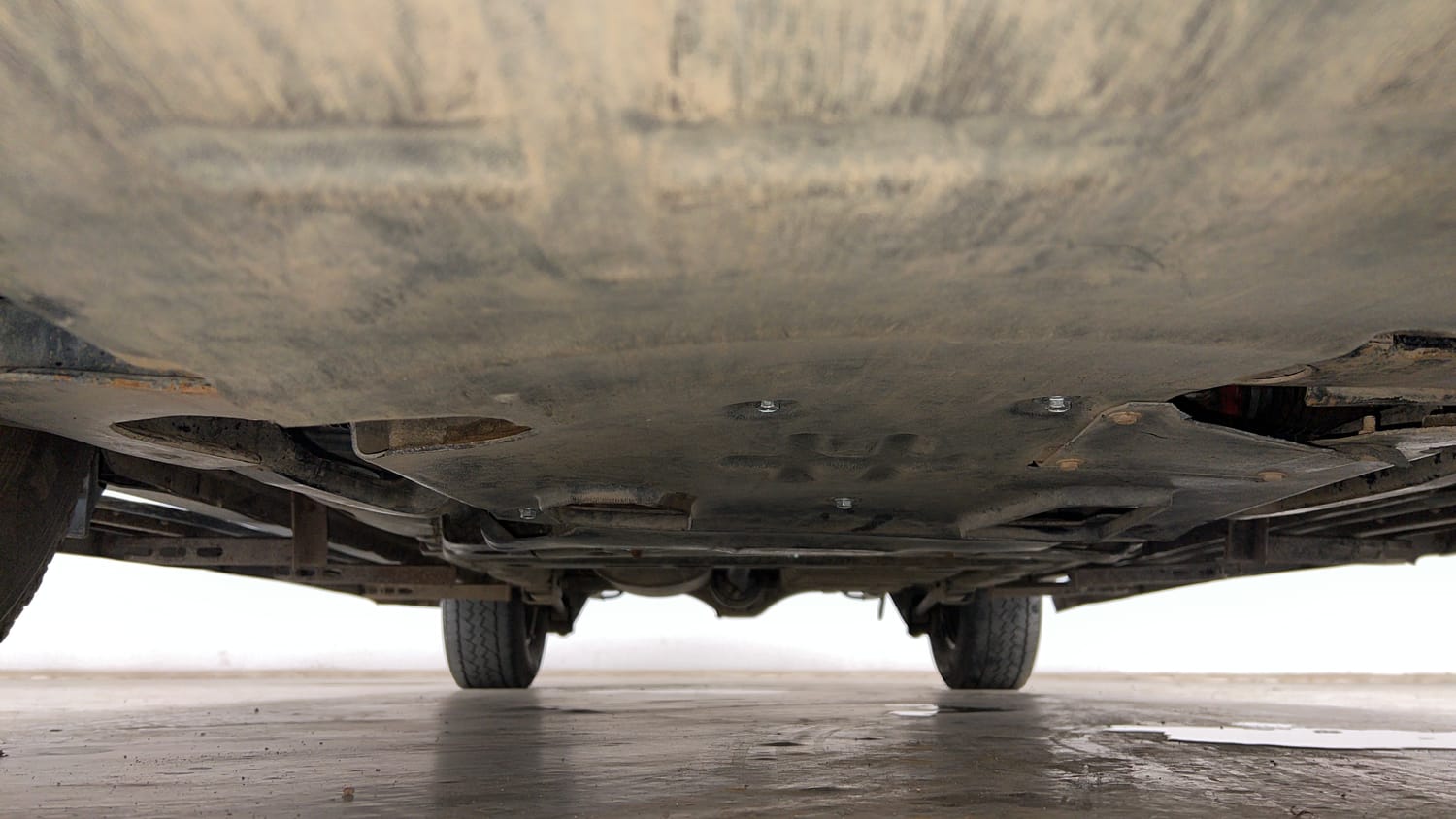 Used 2017 Tata Hexa XM 4x2 7 STR Diesel Manual extra FRONT LEFT UNDERBODY VIEW