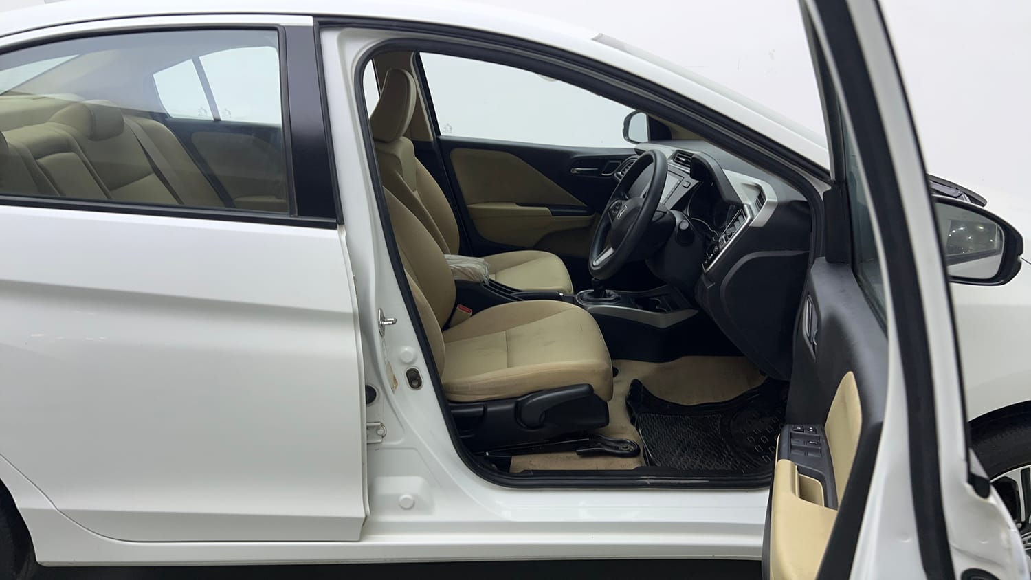 Used 2022 Honda City 4th Generation V Petrol Petrol Manual interior RIGHT SIDE FRONT DOOR CABIN VIEW