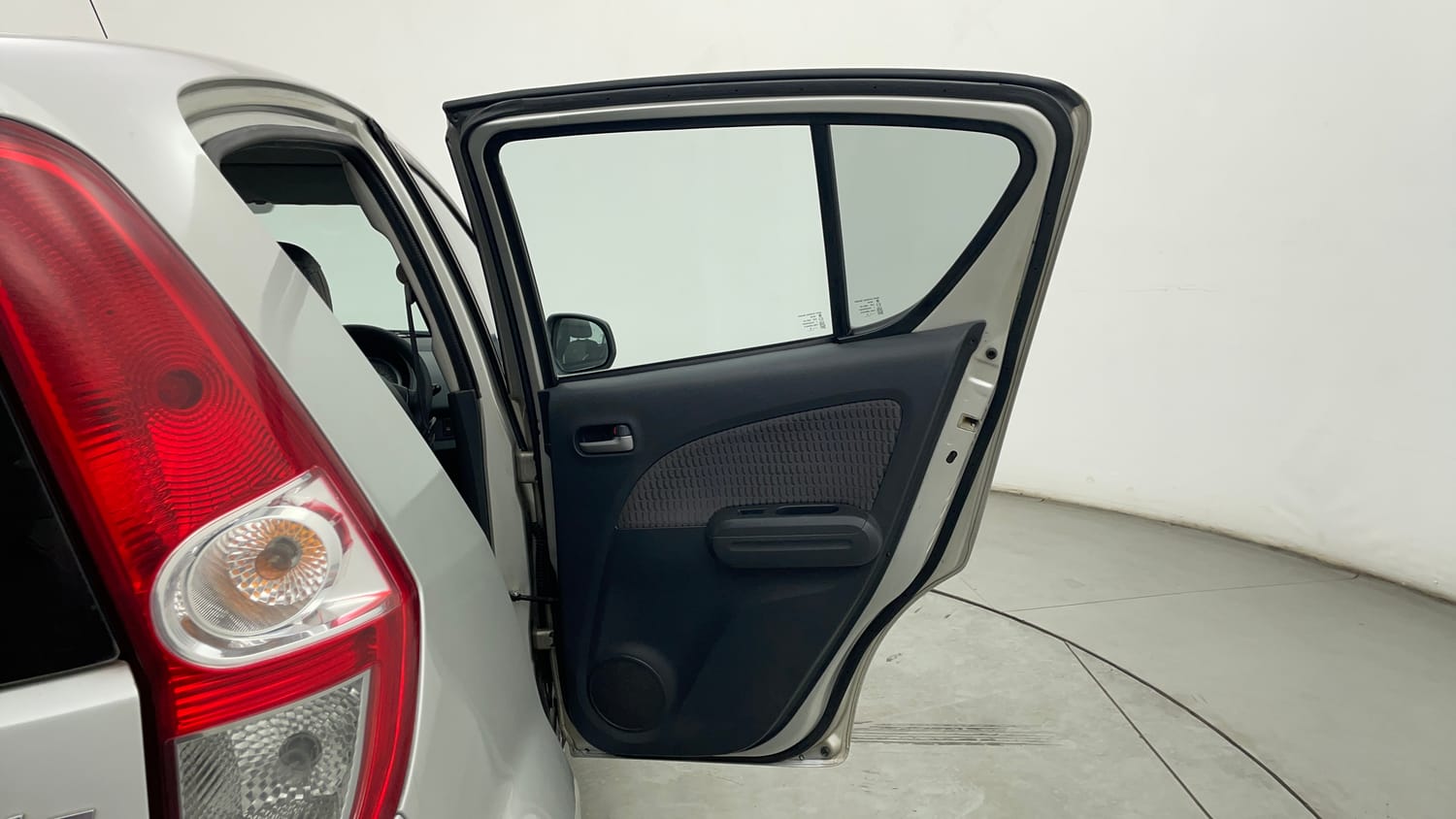 Used 2015 Maruti Suzuki Ritz Vxi BS-IV Petrol Manual interior RIGHT REAR DOOR OPEN VIEW