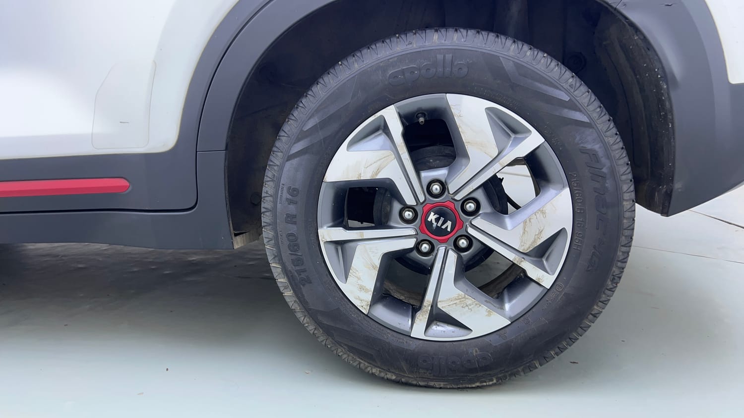 Used 2020 Kia Sonet GTX Plus 1.5 Diesel Manual tyres LEFT REAR TYRE RIM VIEW