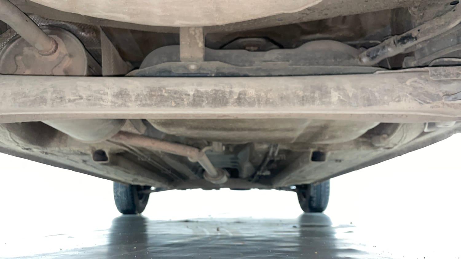 Used 2021 Renault Kwid RXT 1.0 AMT (O) Petrol Automatic extra REAR UNDERBODY VIEW (TAKEN FROM REAR)