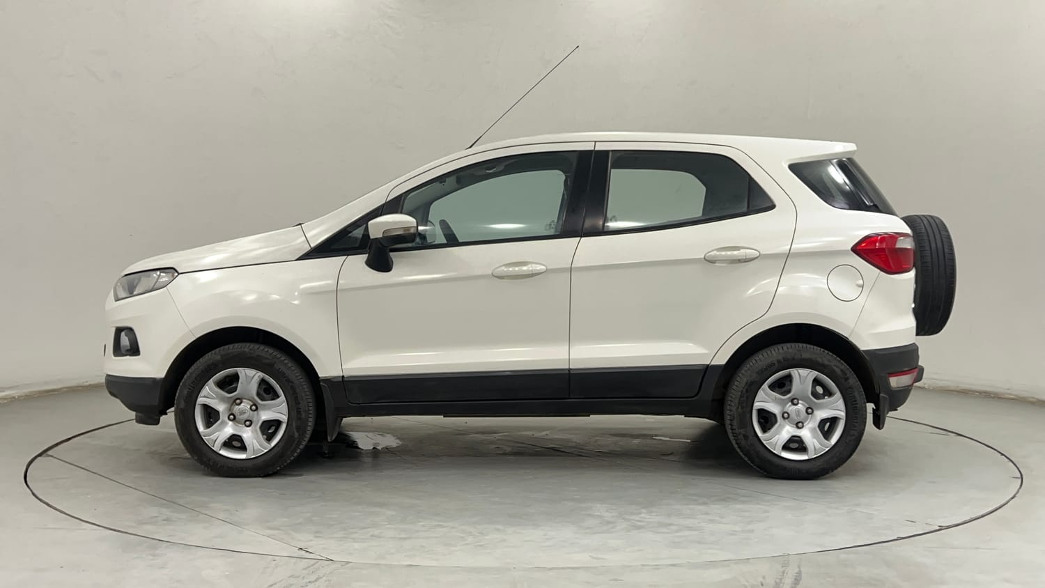 Used 2015 Ford EcoSport Trend 1.5 TDCi Diesel Manual exterior LEFT SIDE VIEW