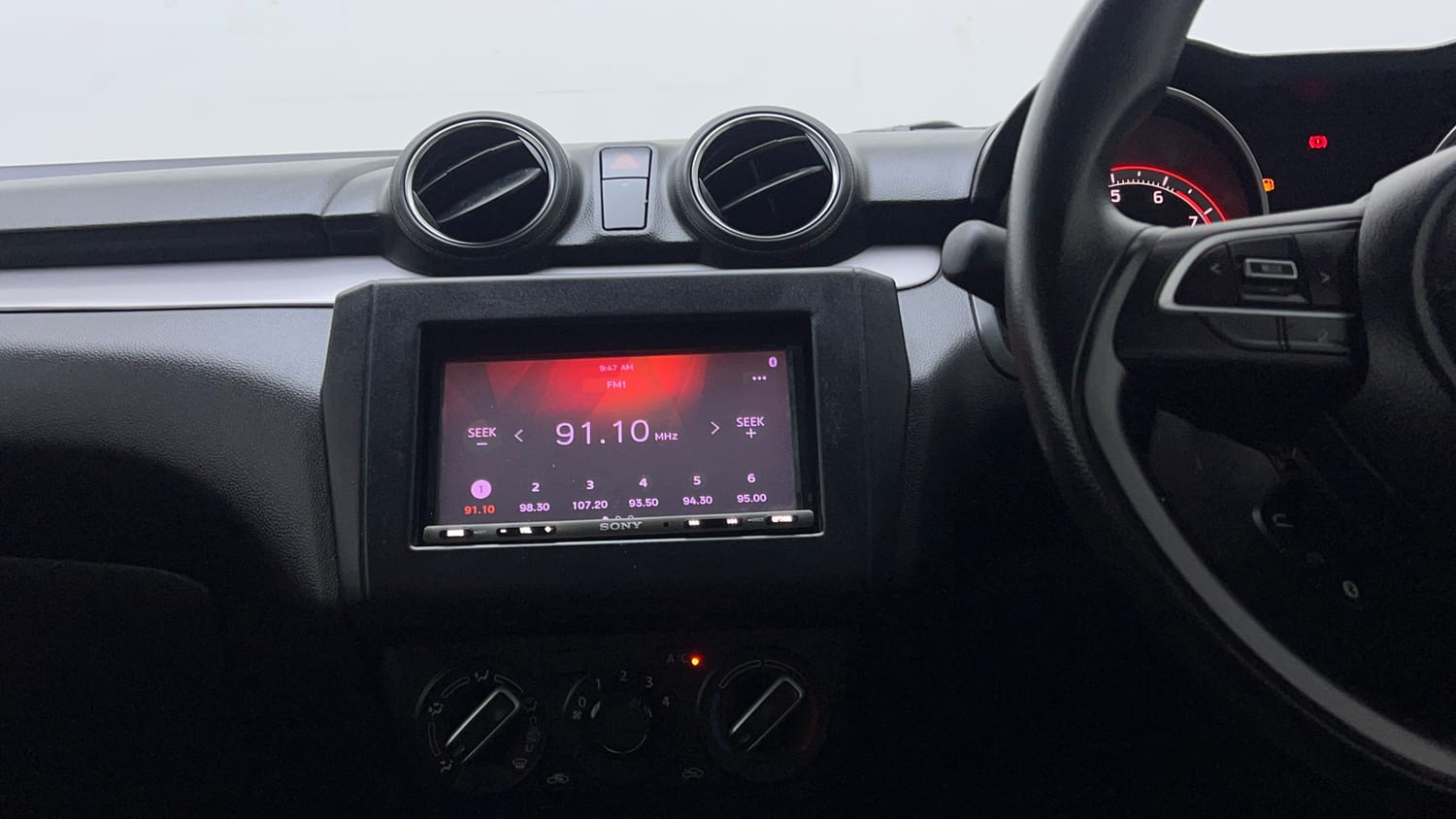 Used 2022 Maruti Suzuki Swift VXi AMT Petrol Automatic interior MUSIC SYSTEM & AC CONTROL VIEW