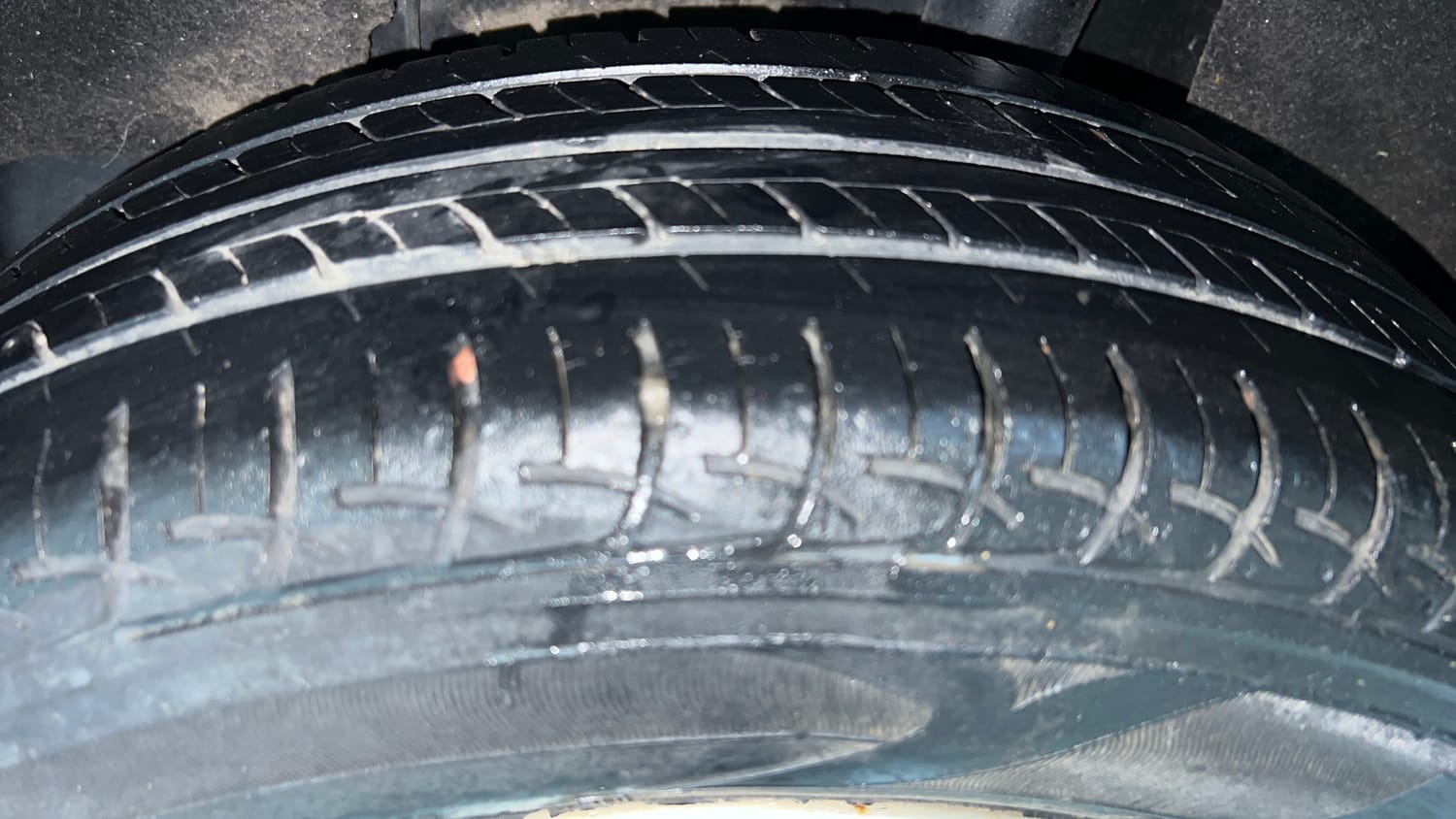 Used 2017 Maruti Suzuki Baleno Sigma 1.2 Petrol Manual tyres LEFT REAR TYRE TREAD VIEW