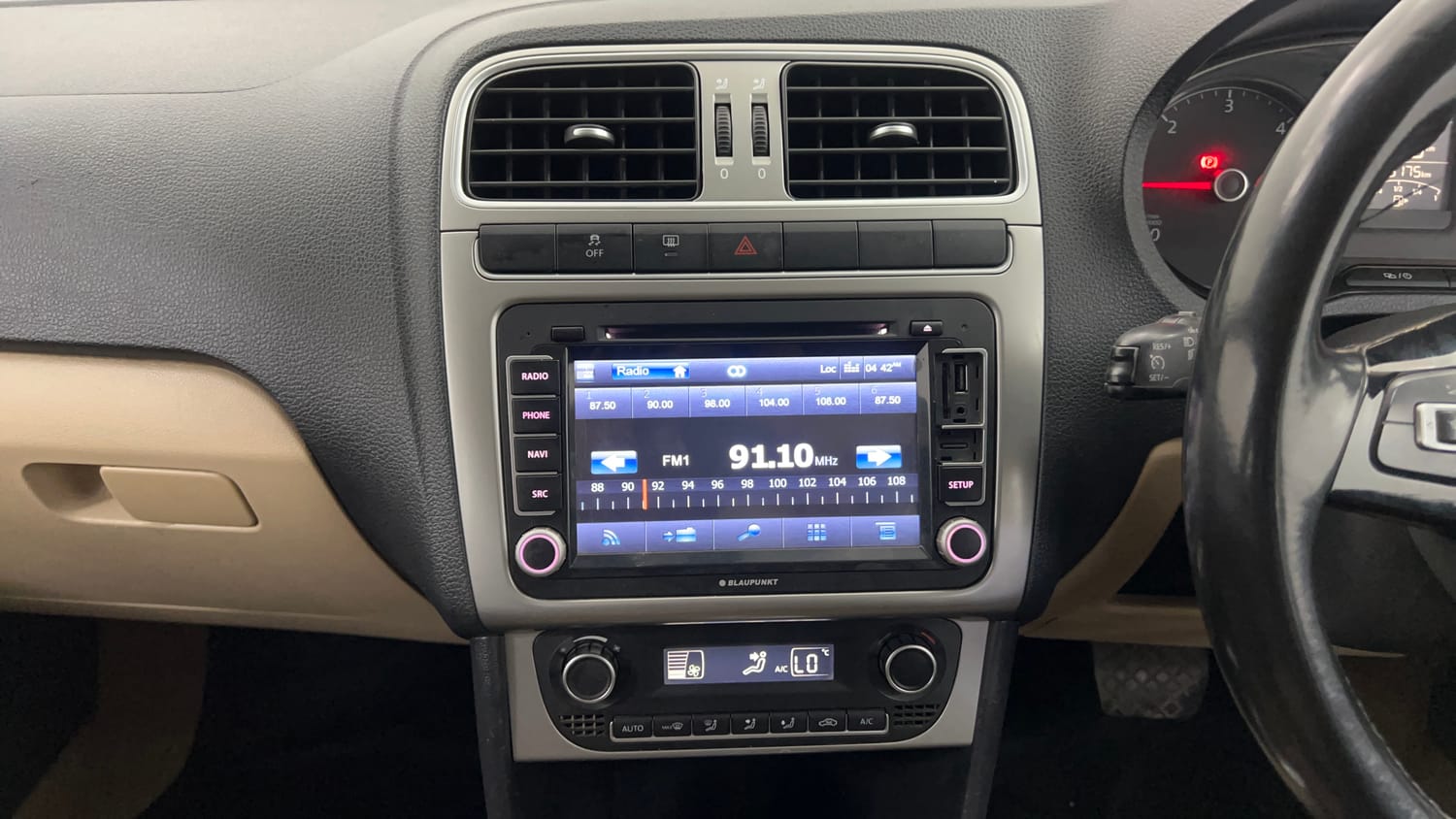 Used 2019 Volkswagen Ameo Highline Plus 1.5L AT (D)16 Alloy Diesel Automatic interior MUSIC SYSTEM & AC CONTROL VIEW