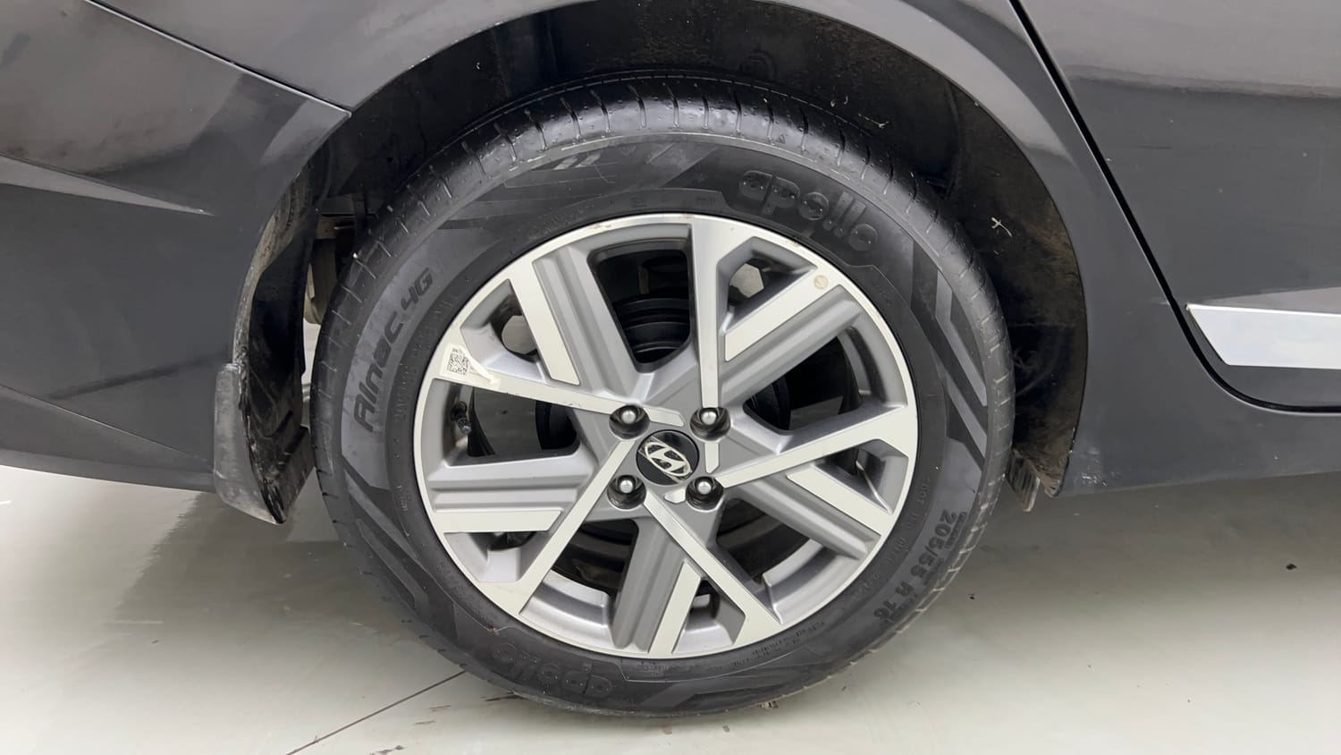 Used 2025 Hyundai Verna SX 1.5 Petrol IVT Petrol Automatic tyres RIGHT REAR TYRE RIM VIEW
