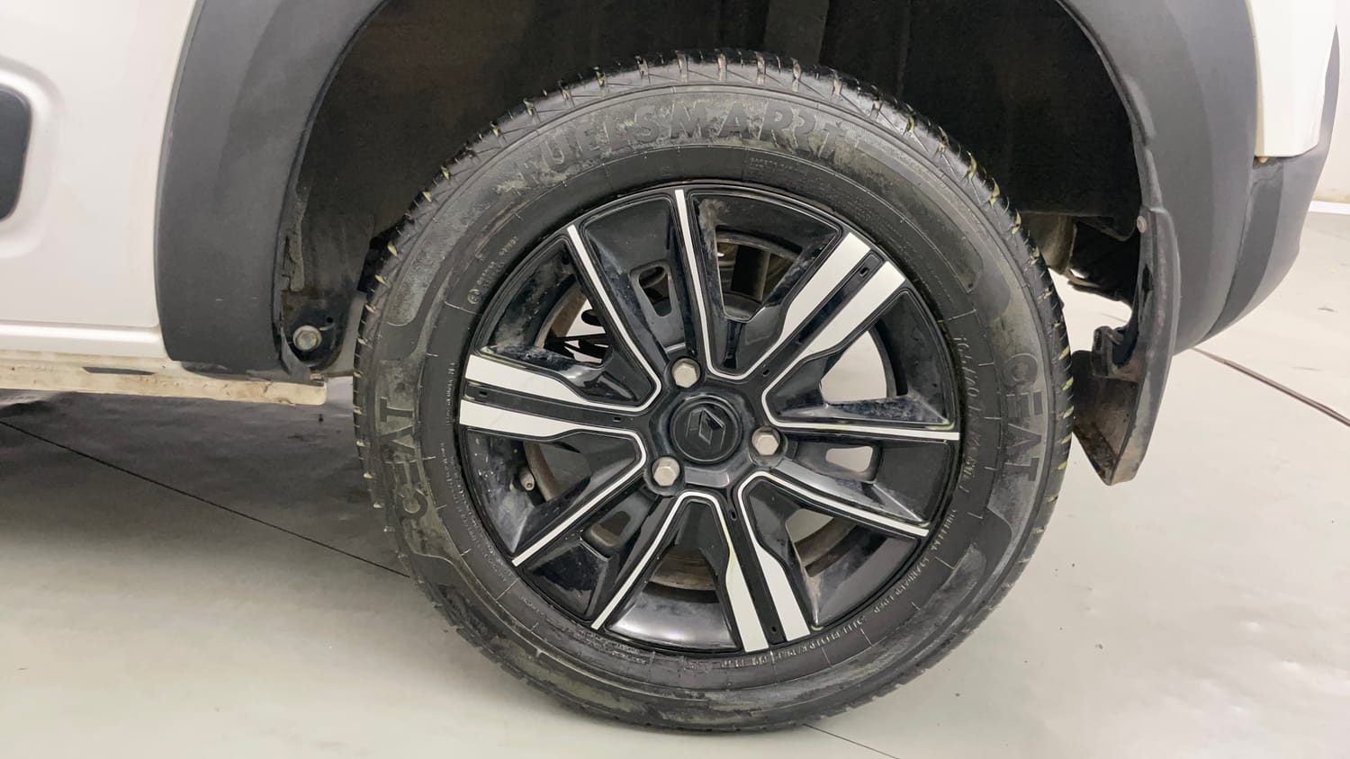Used 2023 Renault Kwid CLIMBER AMT Petrol Automatic tyres LEFT REAR TYRE RIM VIEW