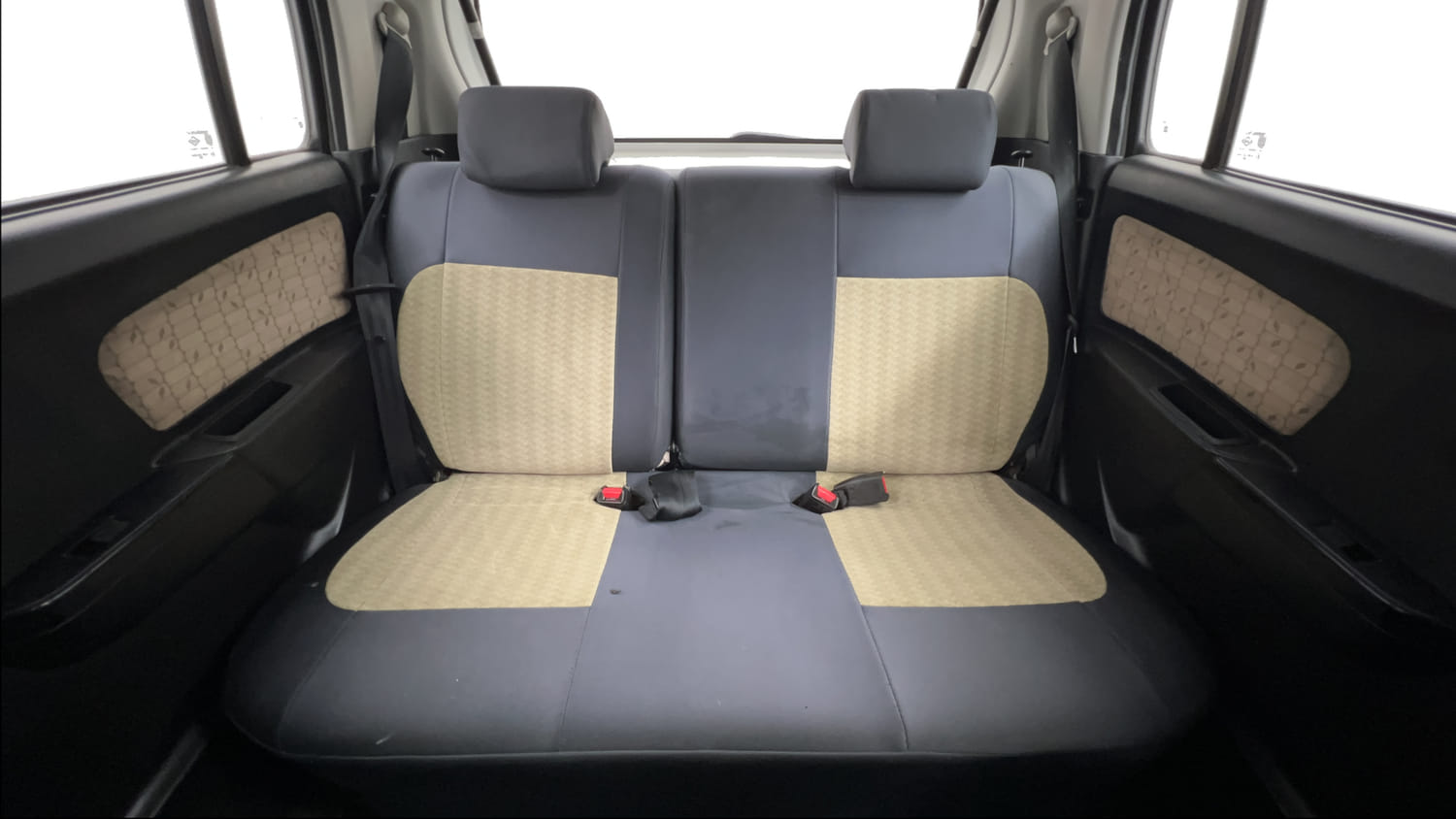 Used 2017 Maruti Suzuki Wagon R 1.0 VXI AMT Petrol Automatic interior REAR SEAT CONDITION VIEW