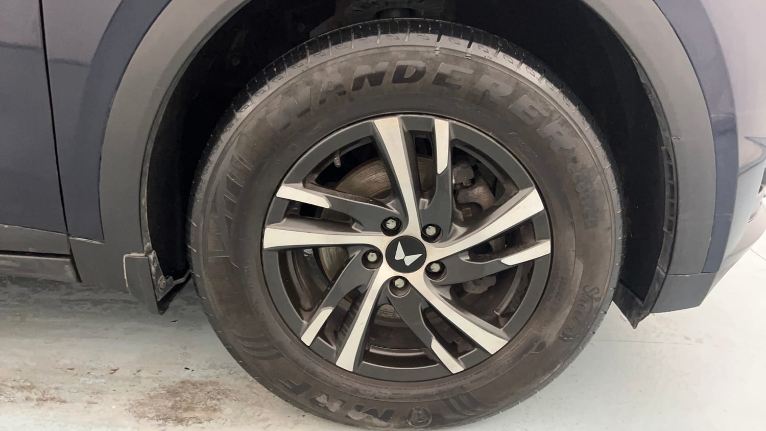 Used 2023 Mahindra XUV700 AX 3 Diesel MT 7 STR Diesel Manual tyres RIGHT FRONT TYRE RIM VIEW