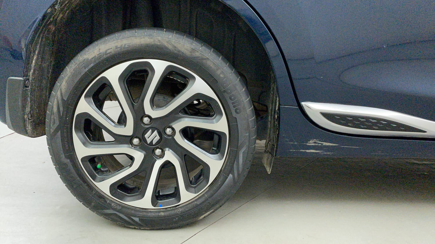 Used 2022 Maruti Suzuki Baleno Alpha AGS Petrol Automatic tyres RIGHT REAR TYRE RIM VIEW