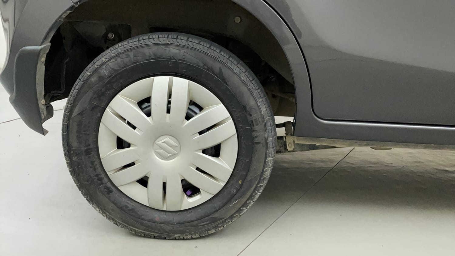 Used 2017 Maruti Suzuki Alto 800 LXi Petrol Manual tyres RIGHT REAR TYRE RIM VIEW