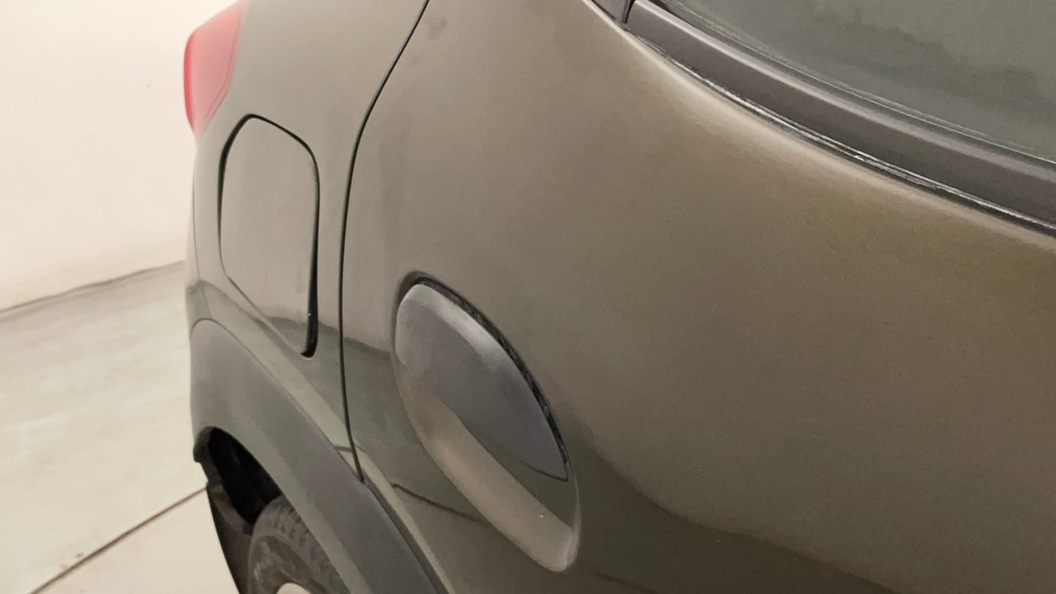 Used 2021 Renault Kwid RXT 1.0 AMT Opt Petrol Automatic dents MINOR SCRATCH