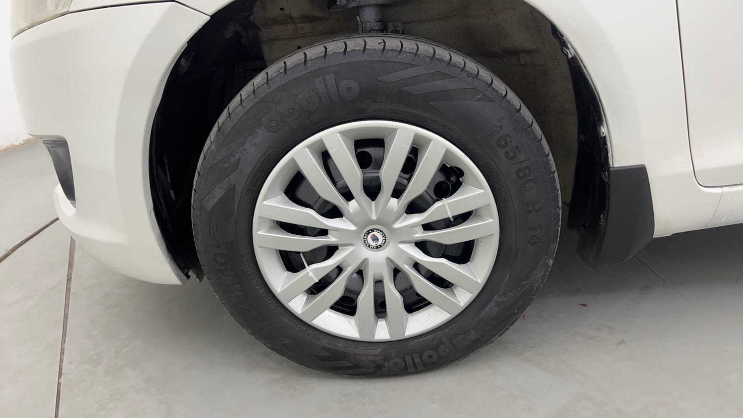 Used 2012 Maruti Suzuki Swift VDi Diesel Manual tyres LEFT FRONT TYRE RIM VIEW