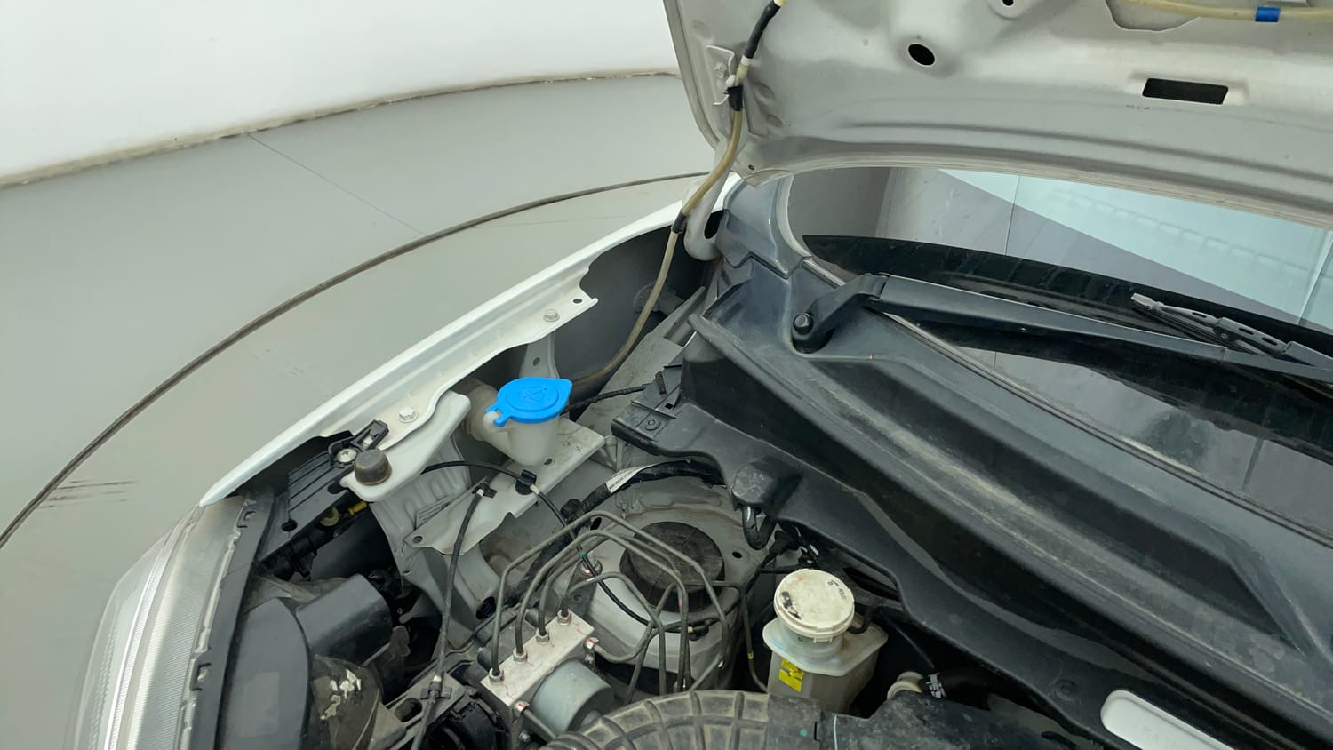 Used 2021 Maruti Suzuki S-Presso VXi AMT Petrol Automatic engine ENGINE RIGHT SIDE HINGE & APRON VIEW