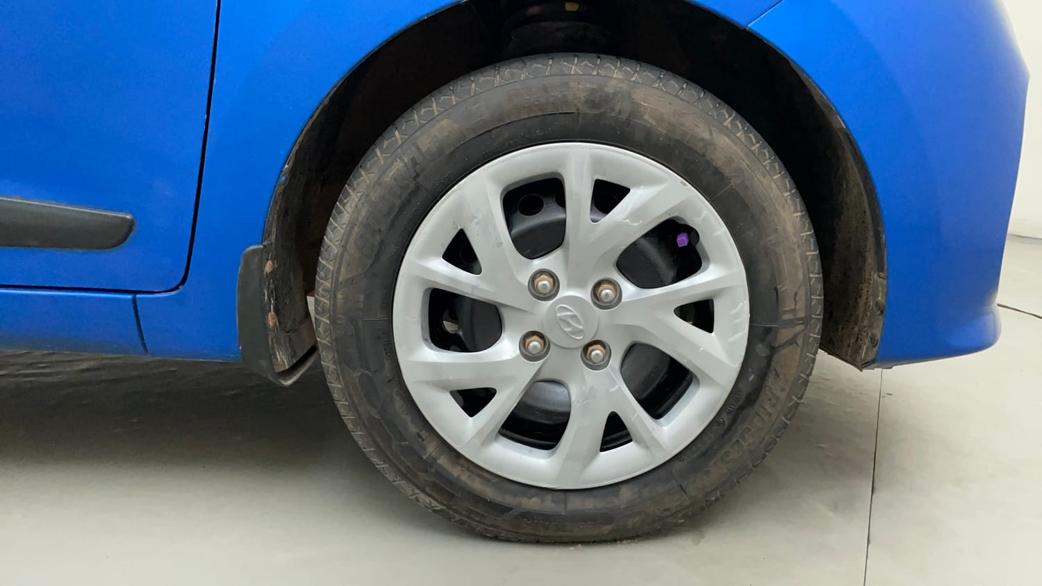 Used 2018 Hyundai Grand i10 Magna 1.2 Kappa VTVT Petrol Manual engine ENGINE RIGHT SIDE HINGE & APRON VIEW
