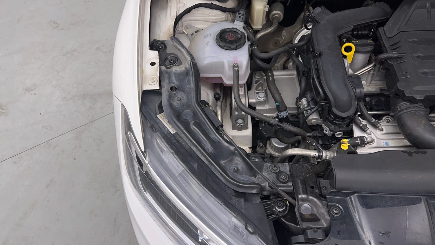 Used 2024 Volkswagen Virtus Topline 1.0 TSI AT Petrol Automatic engine ENGINE RIGHT SIDE VIEW