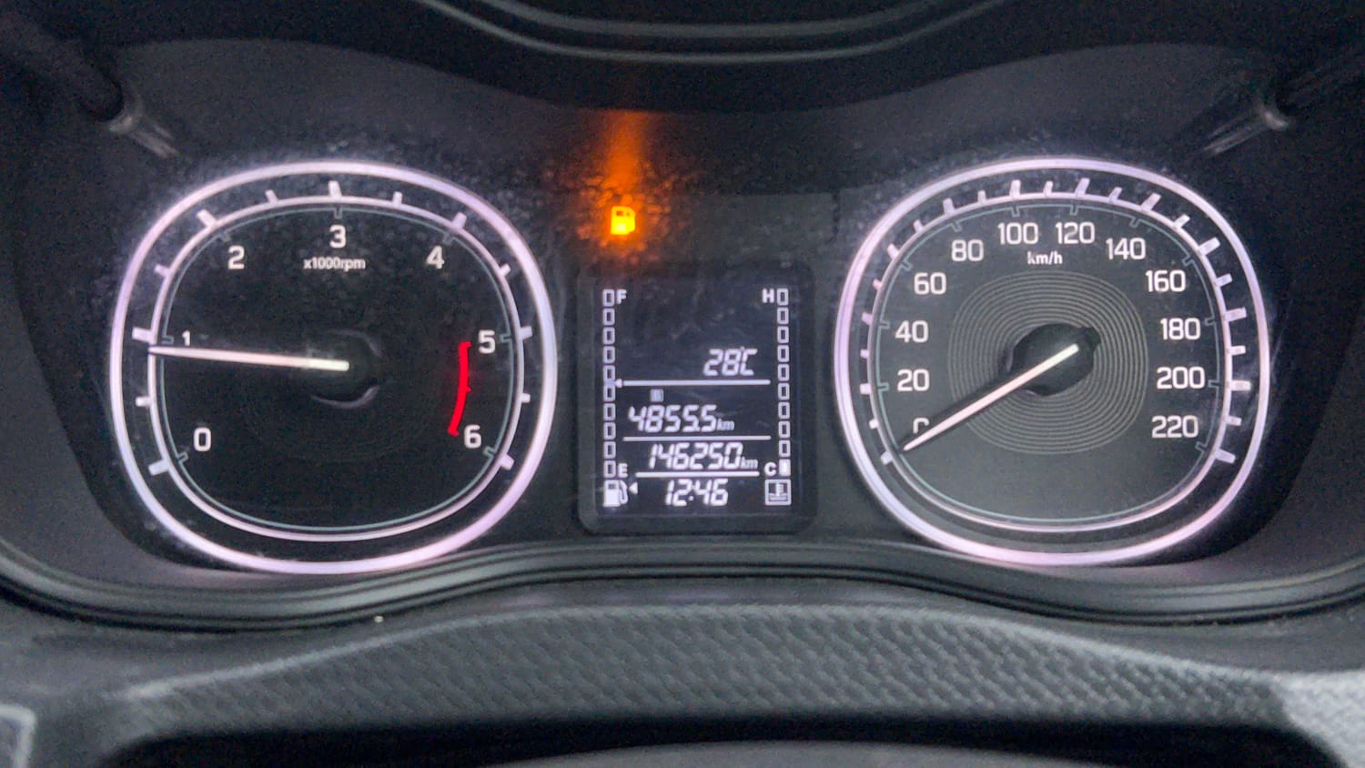 Used 2016 Maruti Suzuki Vitara Brezza [2016-2020] ZDi Plus Diesel Manual interior CLUSTERMETER VIEW