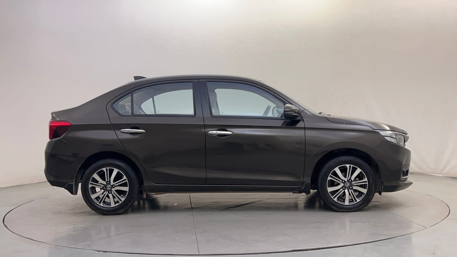 Used 2025 honda Amaze 2nd Generation VX 1.2 Petrol CVT Petrol Automatic exterior RIGHT SIDE VIEW