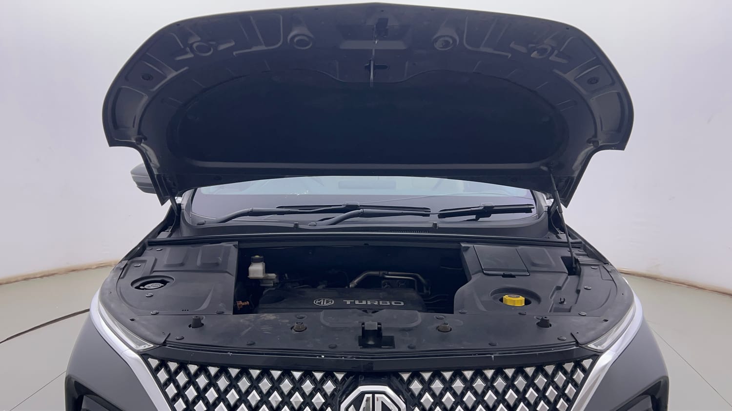 Used 2023 MG Motors Hector Smart Pro 1.5 Turbo MT Petrol Manual engine ENGINE & BONNET OPEN FRONT VIEW