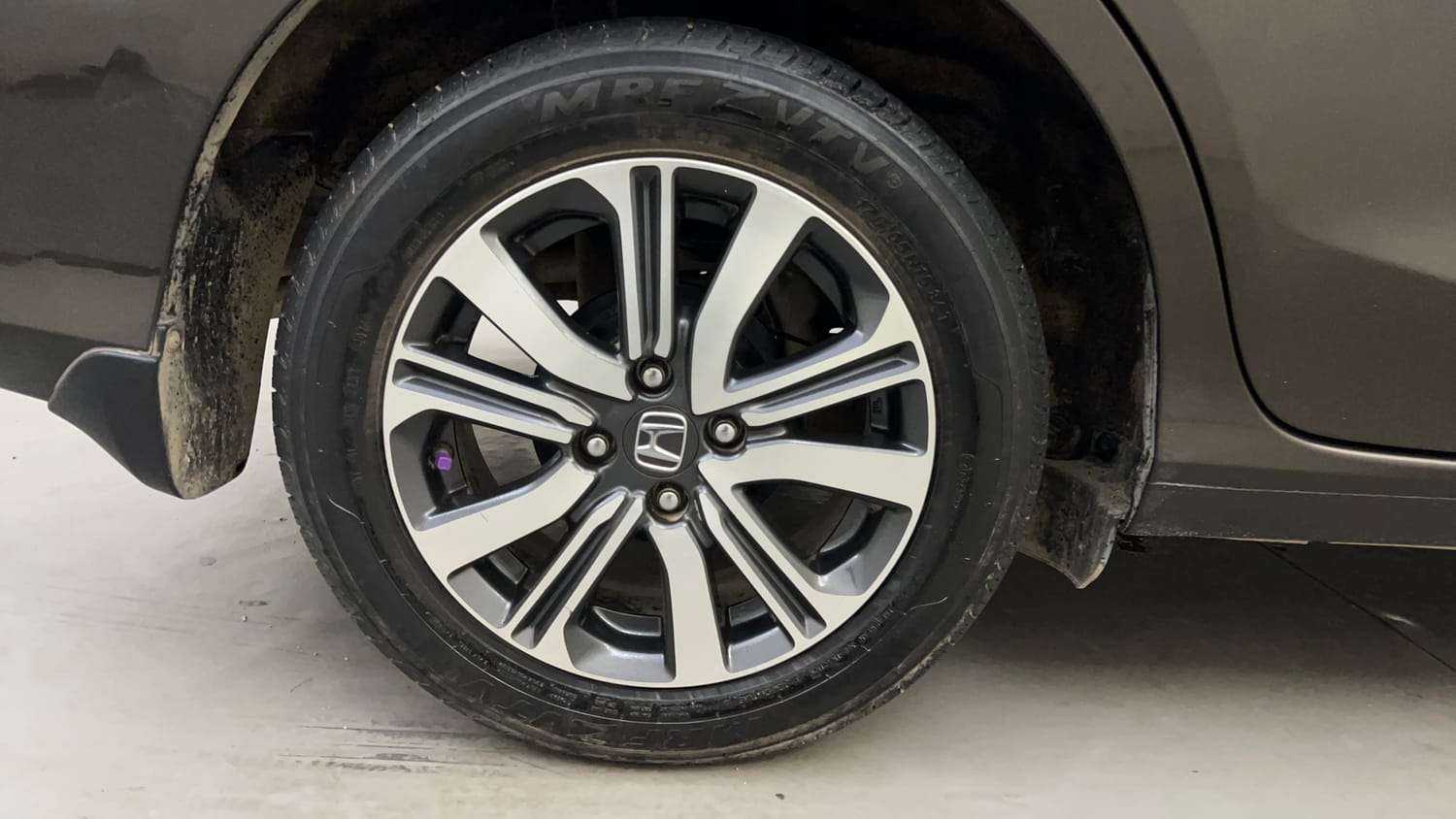 Used 2025 honda Amaze 2nd Generation VX 1.2 Petrol CVT Petrol Automatic tyres RIGHT REAR TYRE RIM VIEW