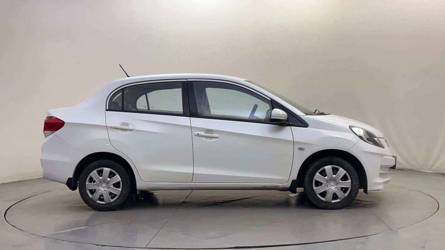 Used 2016 Honda Amaze 1.2 S i-VTEC Petrol Manual exterior RIGHT SIDE VIEW