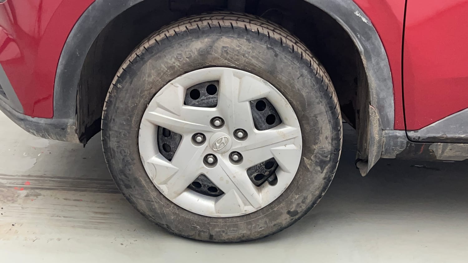 Used 2022 Hyundai Venue S Plus 1.2 Petrol Petrol Manual tyres LEFT FRONT TYRE RIM VIEW