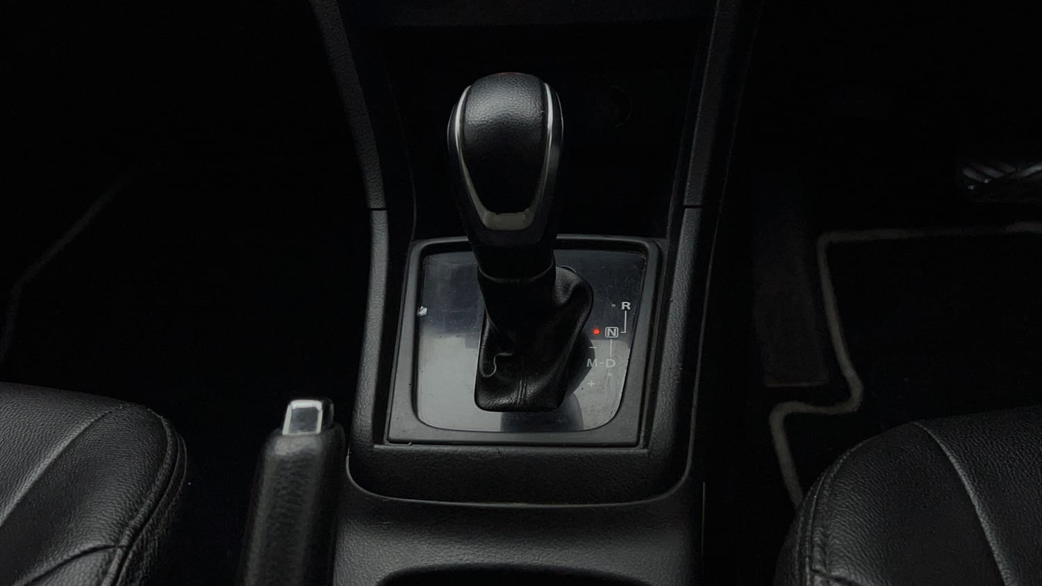 Used 2018 maruti-suzuki Vitara Brezza VDi AGS Diesel Automatic interior GEAR  KNOB VIEW