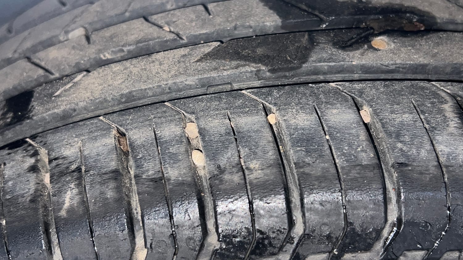 Used 2024 Volkswagen Virtus Topline 1.0 TSI AT Petrol Automatic tyres RIGHT REAR TYRE TREAD VIEW