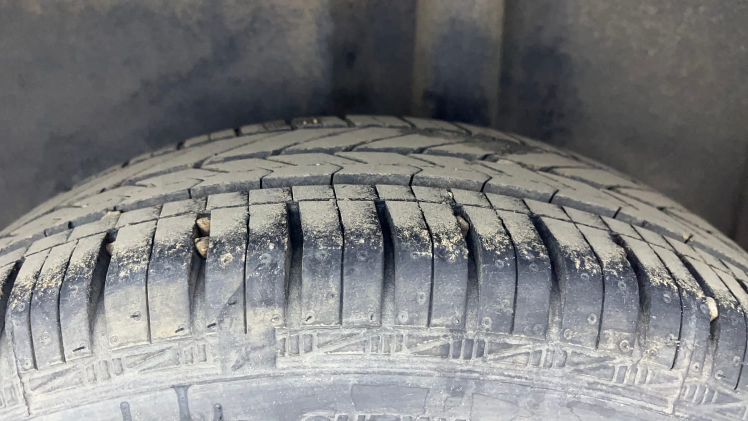 Used 2015 Volkswagen Polo Trendline 1.2L (P) Petrol Manual tyres LEFT REAR TYRE TREAD VIEW