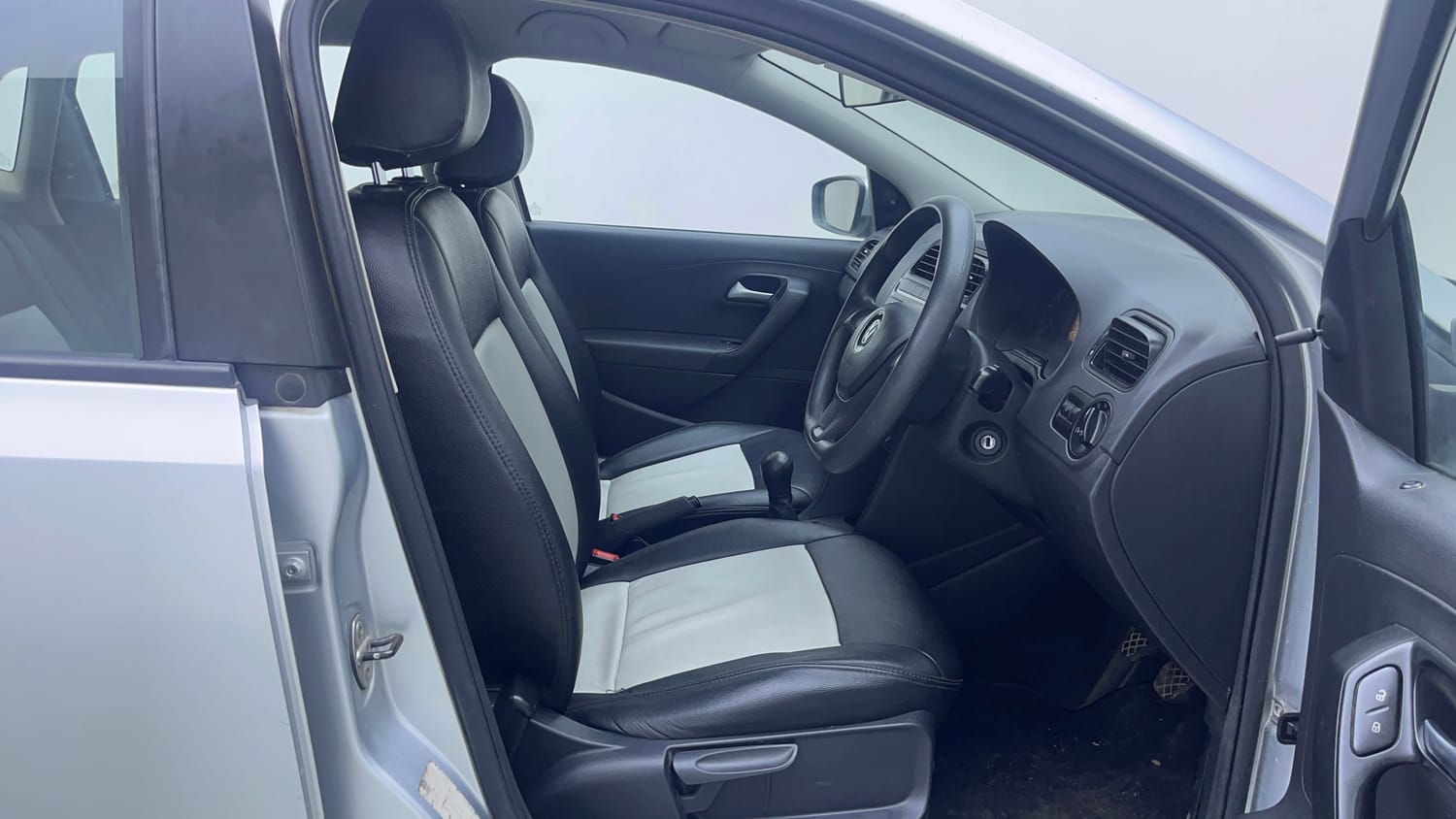 Used 2015 Volkswagen Polo Trendline 1.2L (P) Petrol Manual interior RIGHT SIDE FRONT DOOR CABIN VIEW