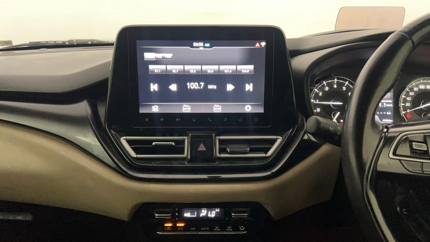Used 2022 Toyota Glanza V AMT Petrol Automatic interior MUSIC SYSTEM & AC CONTROL VIEW