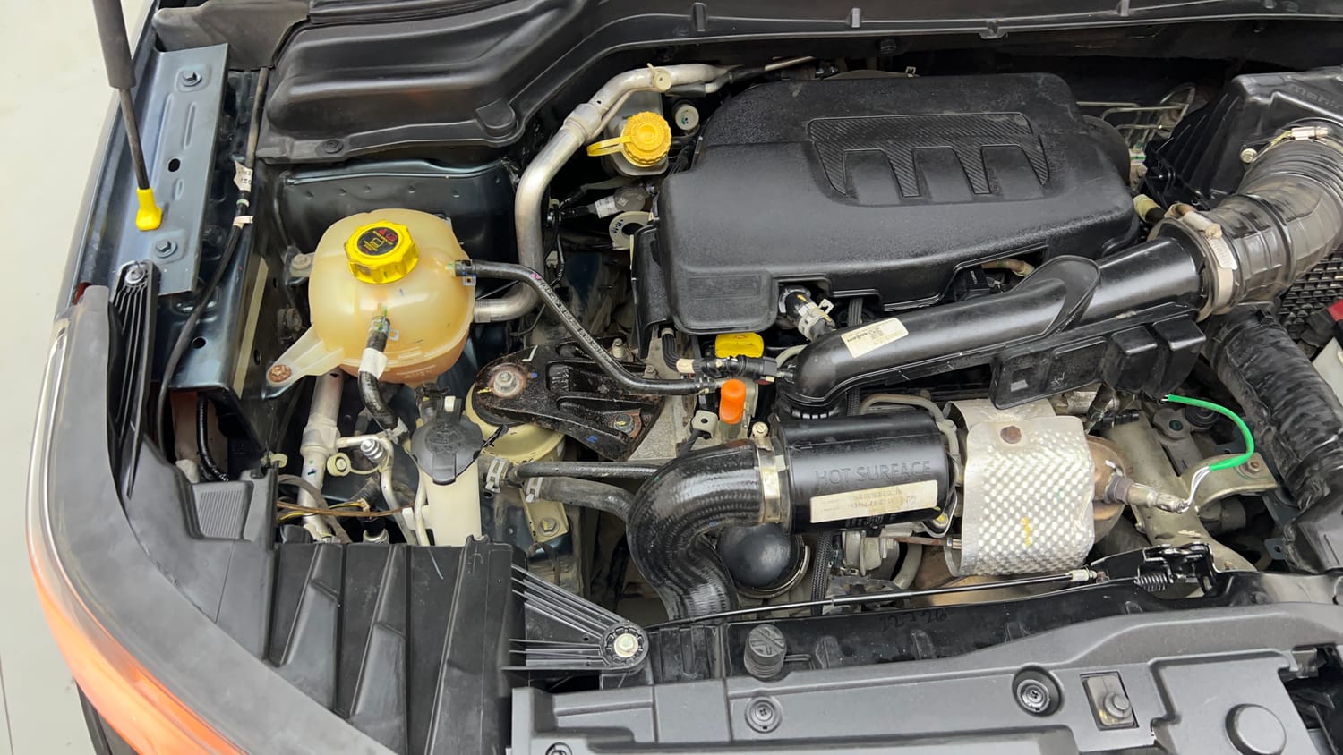 Used 2022 Mahindra XUV 300 W6 1.2 Petrol Petrol Manual engine ENGINE RIGHT SIDE VIEW