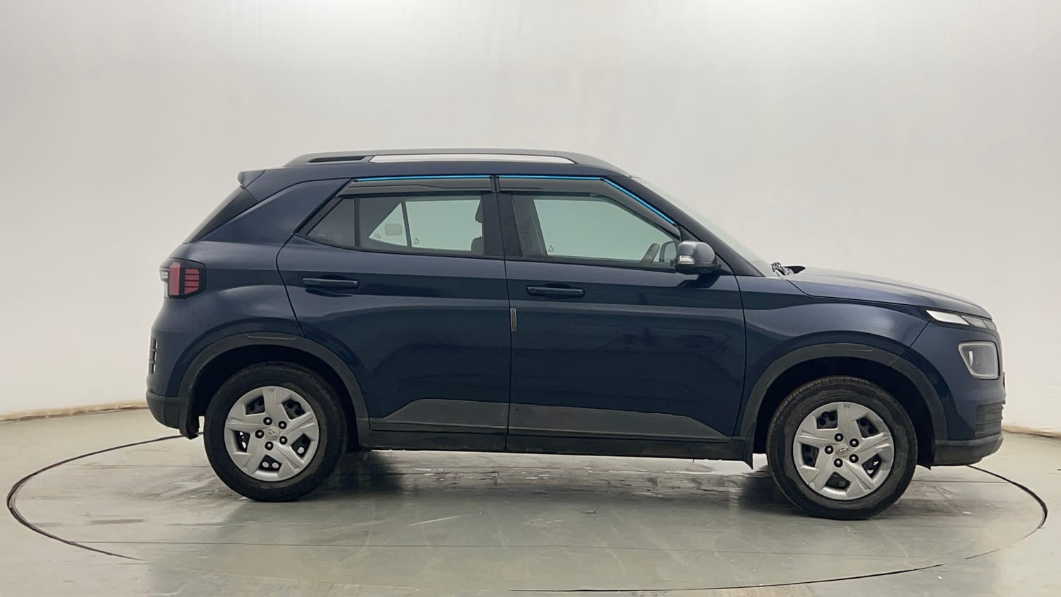 Used 2022 Hyundai Venue SX 1.2 Petrol Petrol Manual exterior RIGHT SIDE VIEW