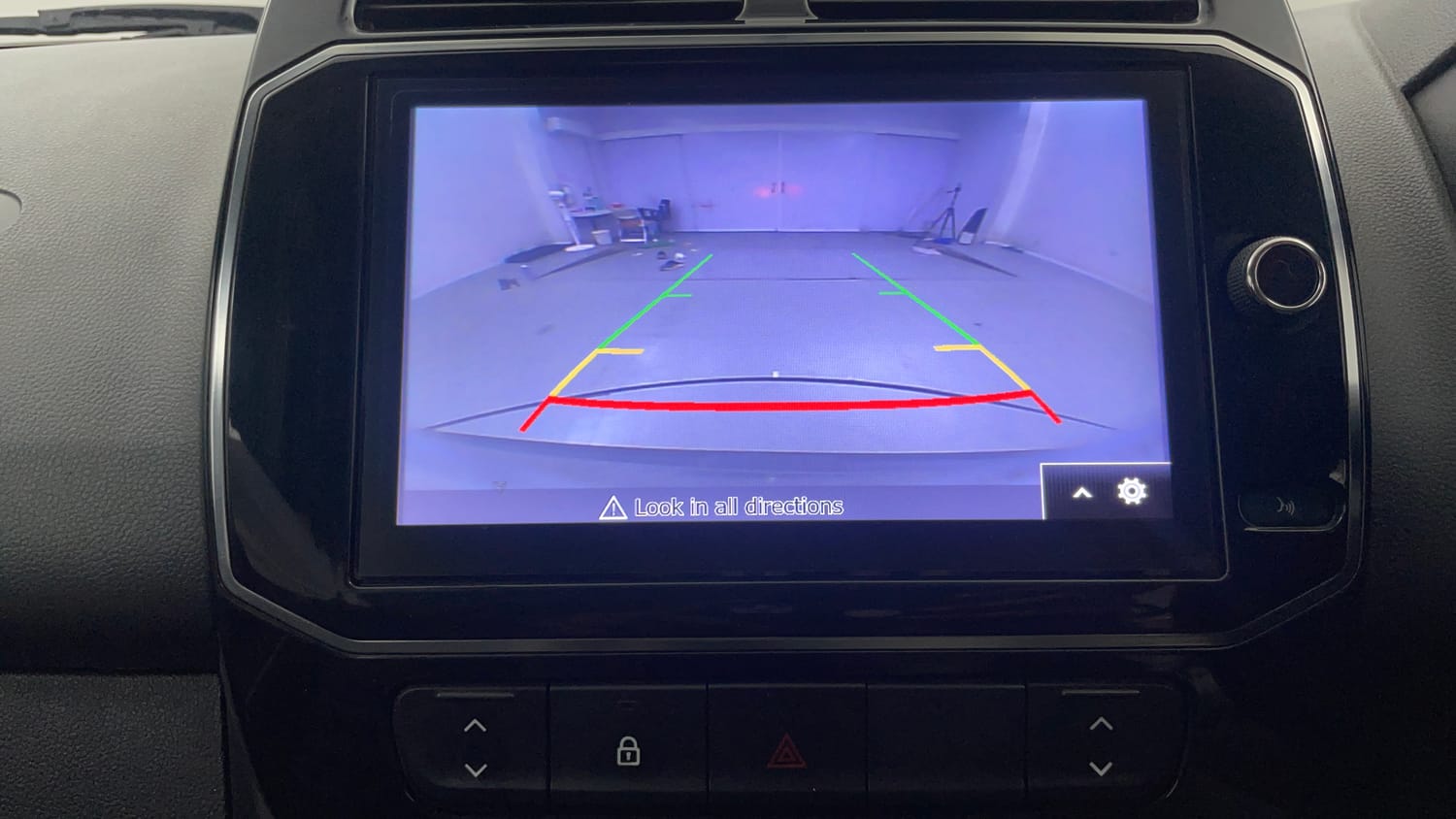 Used 2021 Renault Kwid RXT 1.0 AMT (O) Petrol Automatic top_features Rear camera