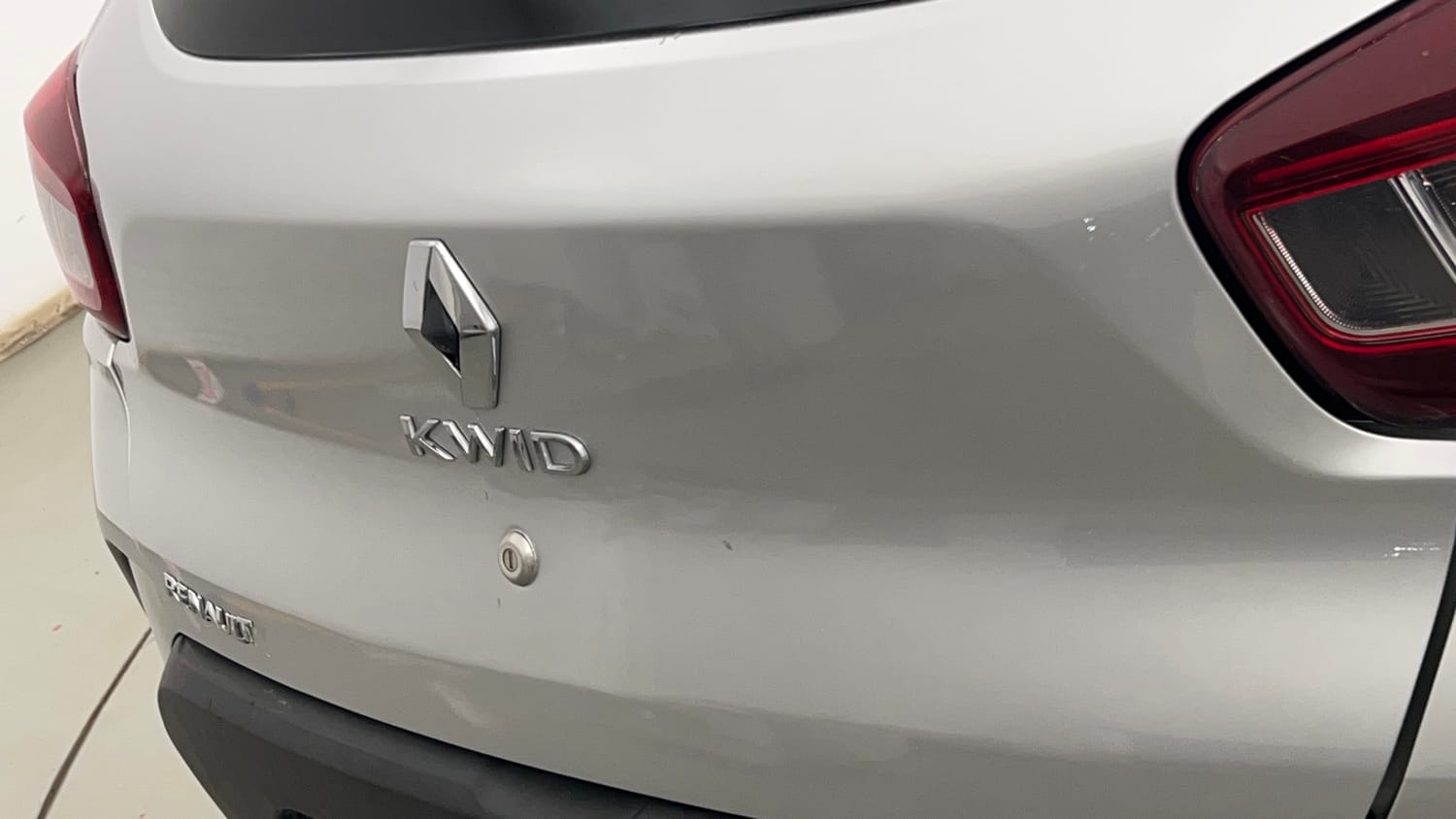 Used 2024 Renault Kwid RXT 1.0L AMT Petrol Automatic dents MINOR DENT