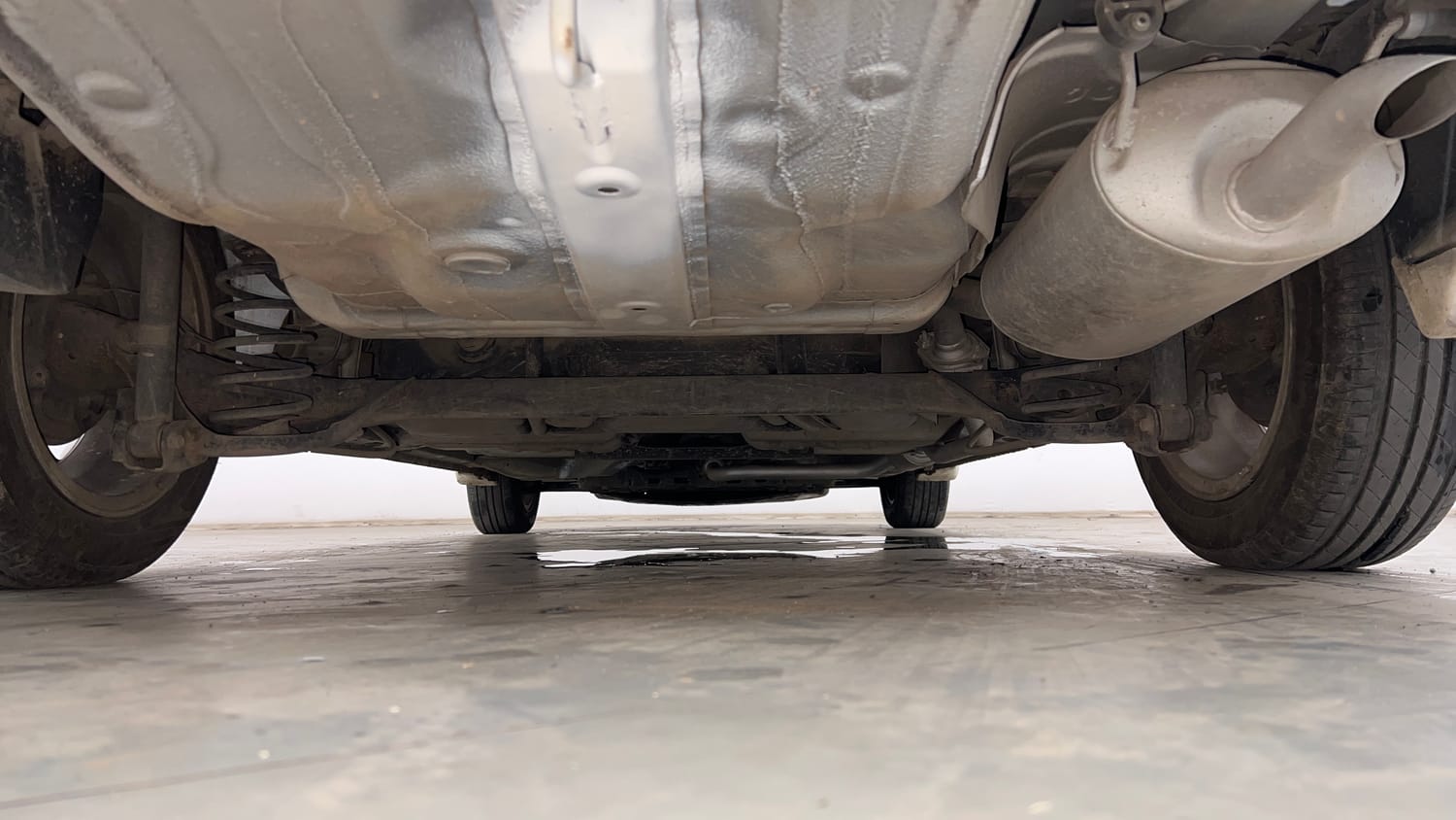 Used 2017 Honda City V Petrol Manual extra REAR UNDERBODY VIEW (TAKEN FROM REAR)