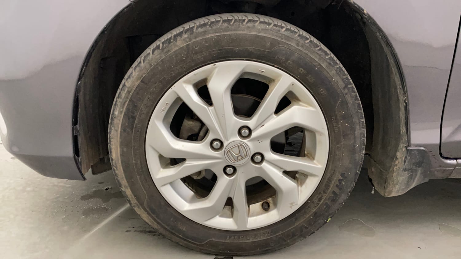 Used 2021 Honda Amaze 1.2 VX CVT Petrol Petrol Automatic tyres LEFT FRONT TYRE RIM VIEW