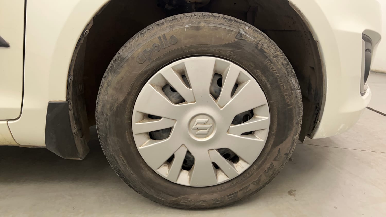 Used 2015 Maruti Suzuki Swift VXi Petrol Manual tyres RIGHT FRONT TYRE RIM VIEW