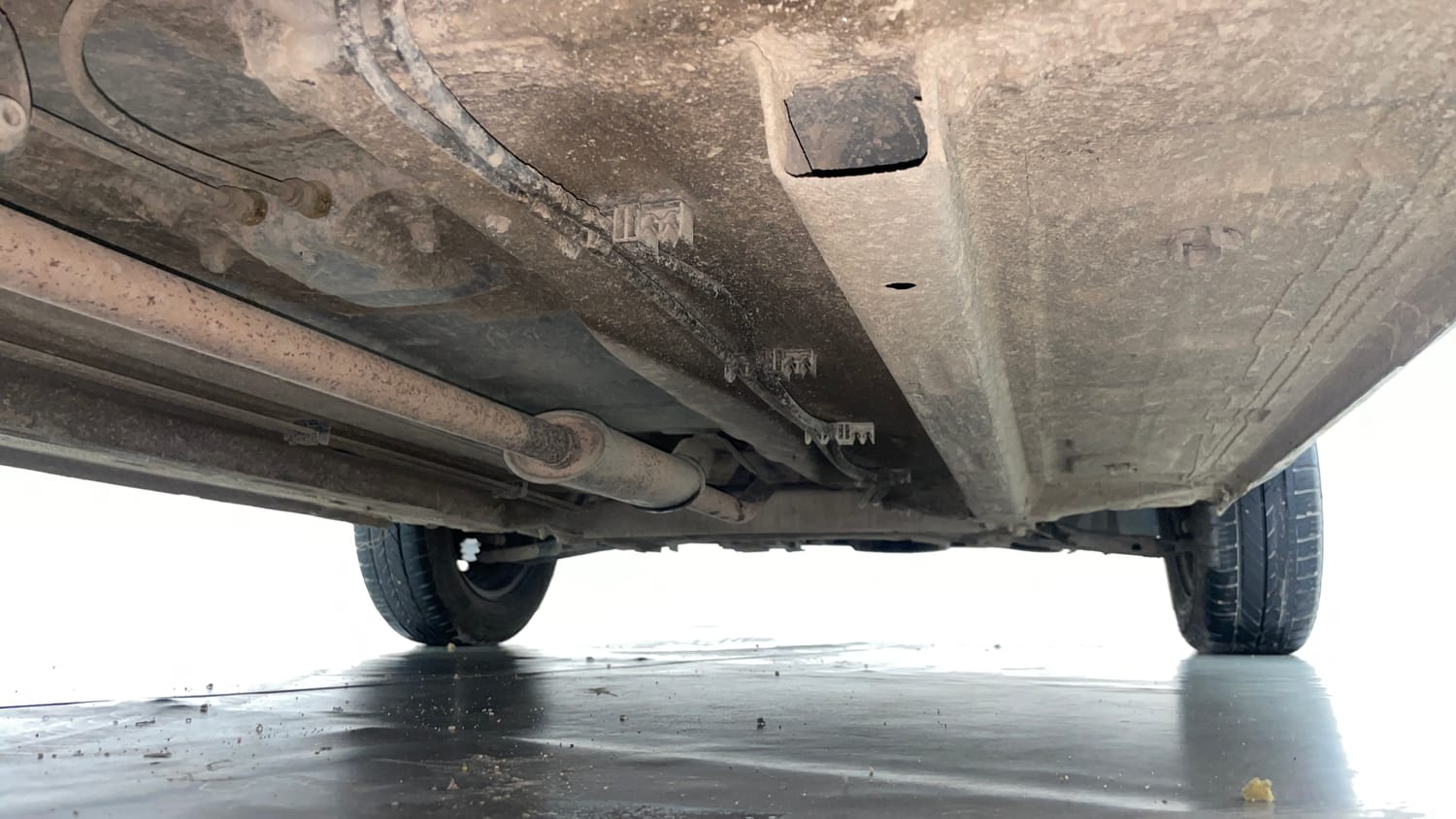 Used 2021 Renault Kwid RXT 1.0 AMT (O) Petrol Automatic extra REAR RIGHT UNDERBODY VIEW