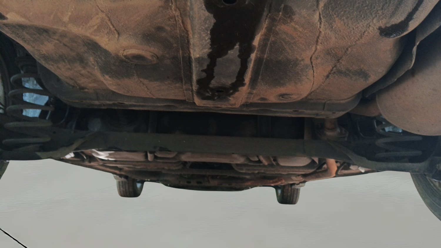 Used 2015 Honda City V Petrol Manual extra REAR RIGHT UNDERBODY VIEW